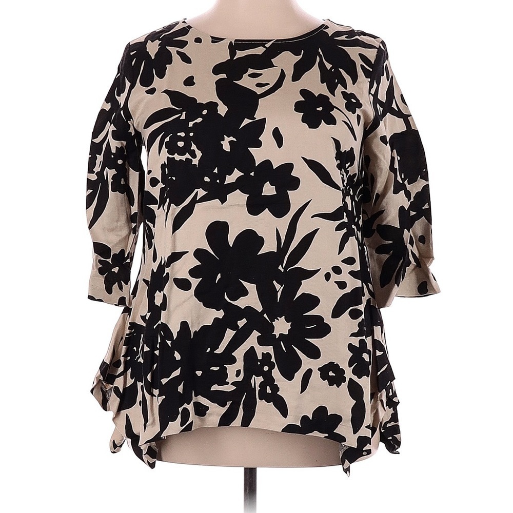 EUC - Chelsea & Theodore Scoop Neck 3/4 Sleeve Top